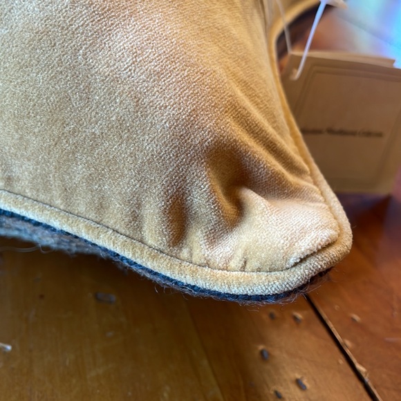 Embroidered needlepoint dog pillow shih tzu - Picture 6 of 10